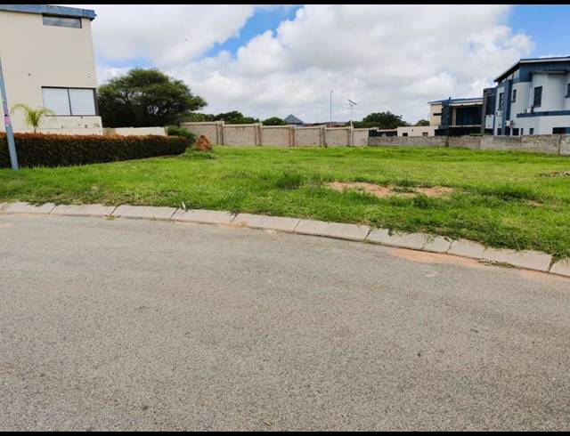 LAND FOR SALE IN WOODHILL ESTATE